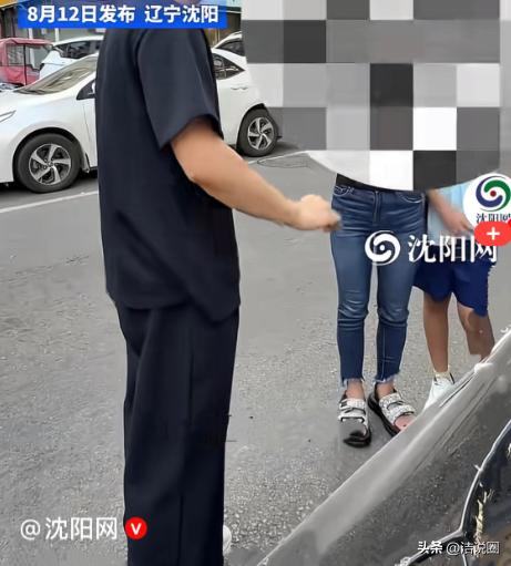 近日，辽宁沈阳一车主正在家里休息，突然接到电话，说自己停在楼下的奔驰车被刮了，他