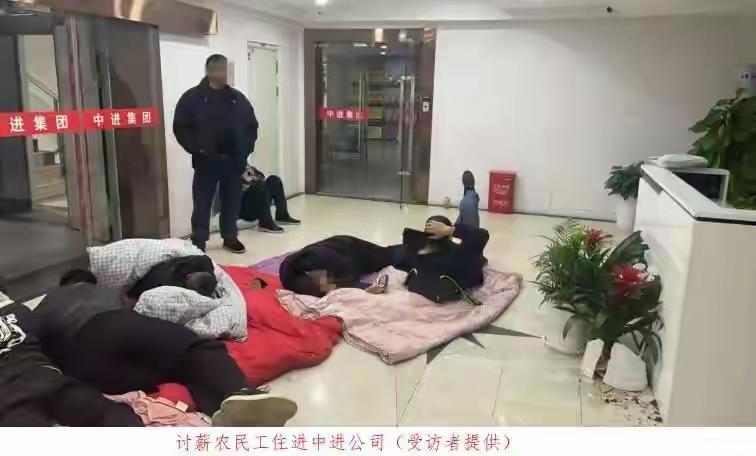 我不否认有些人经历一些事确实在心智上成长了，人格上成熟了。
但同时还有另外一部分