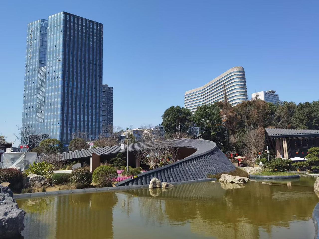成都文化公园，我们经带去浏览。这一组照片，是今年春年大年初八，我在成都文化公园徜