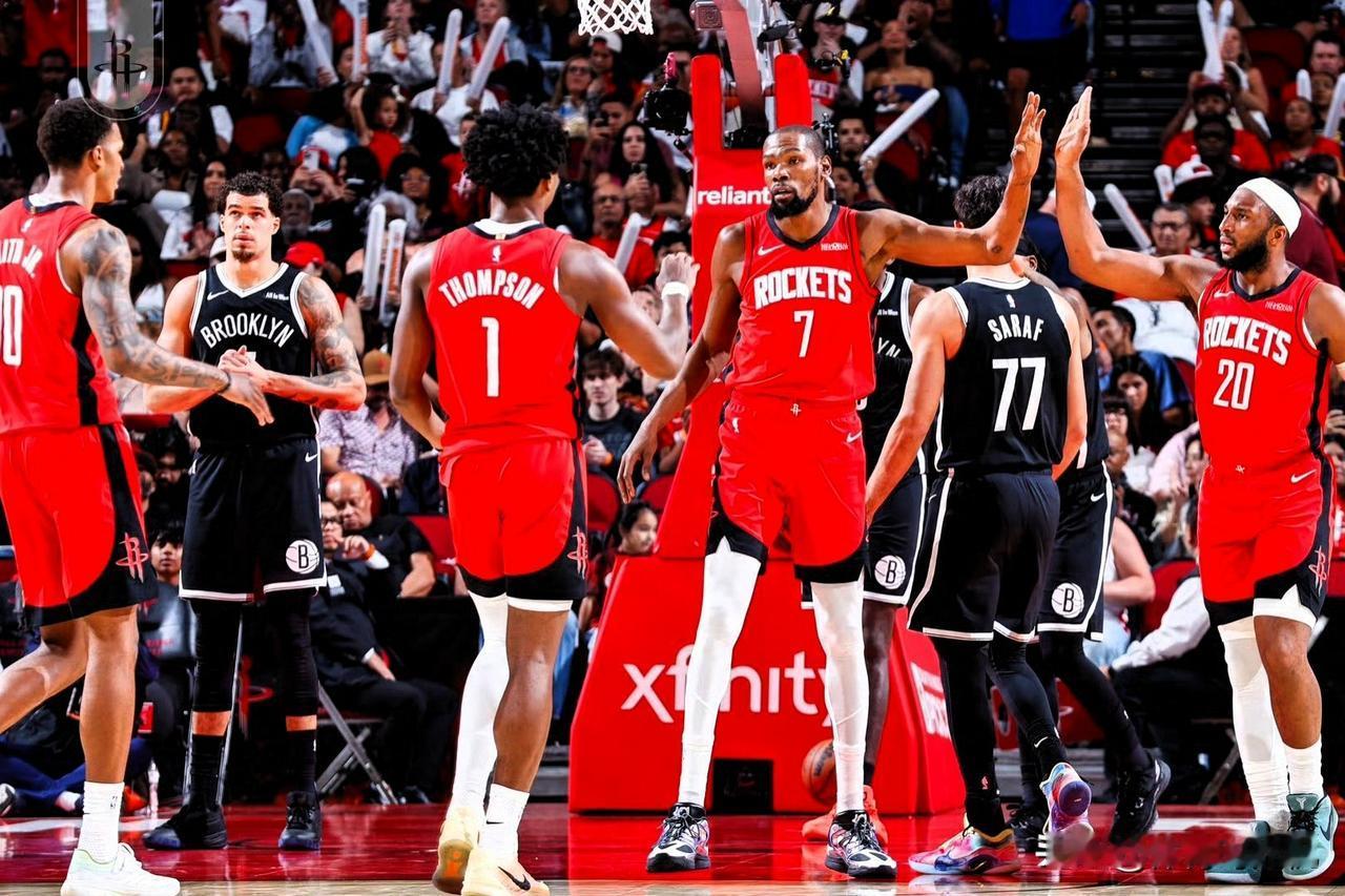 火箭新赛季的终极期待，无疑是向着总冠军发起冲击！范弗里特的伤情虽暴露了控卫短板，