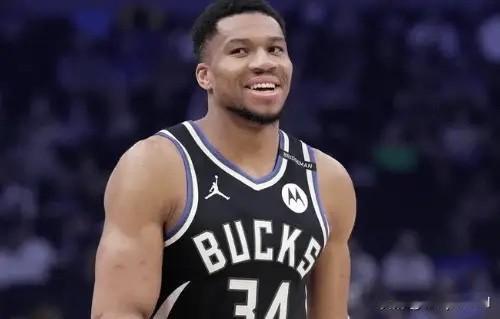 NBA记者，播客主持人Michael Scotto报道了雄鹿球员扬尼斯-阿德托昆