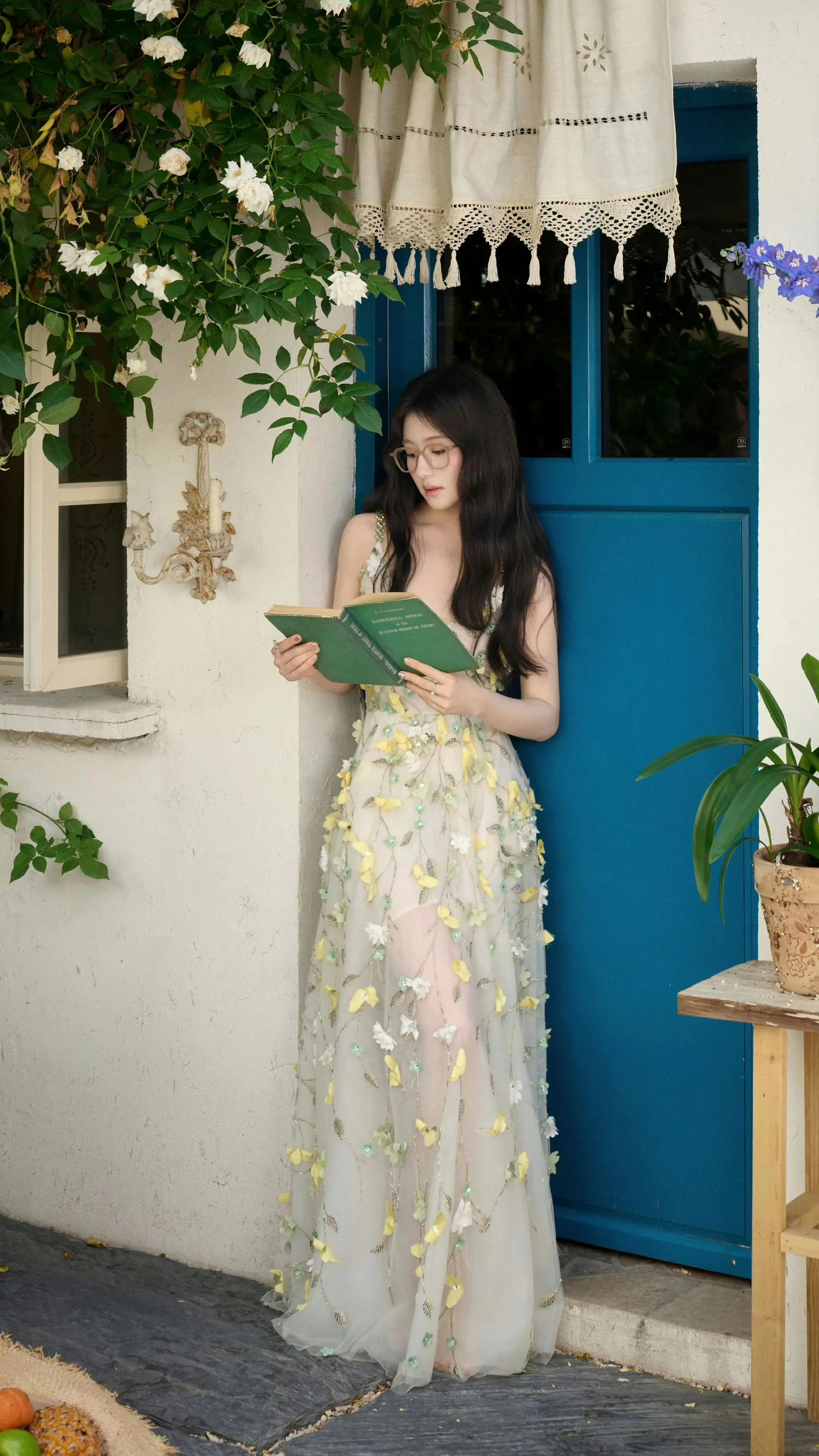 好美啊，戴着眼镜好天才少女