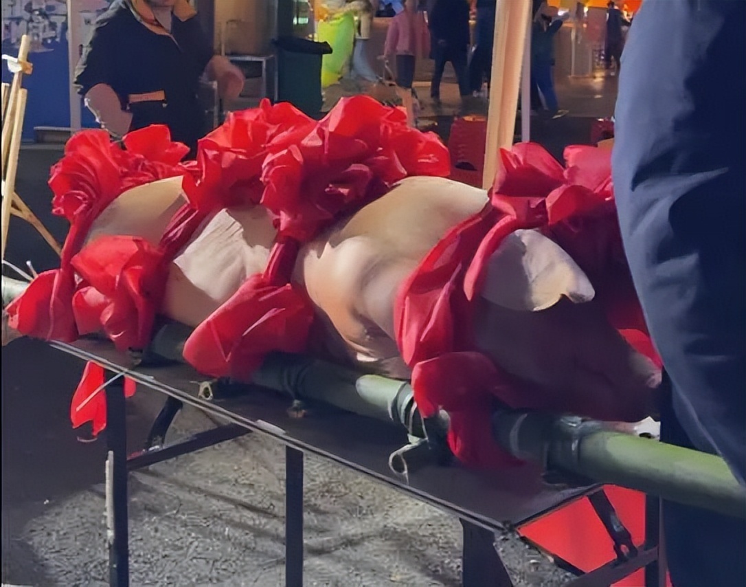 男子靠吃辣赢500斤年货湖南一男子靠吃辣赢一卡车年货 湖南辣王实锤了！凭硬核吃辣