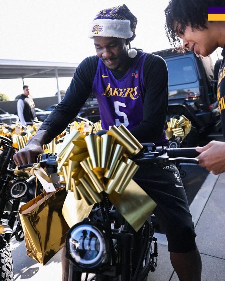 东契奇为湖人队友、教练及工作人员每人送上一辆E-Bikes！

这是东契奇给湖人