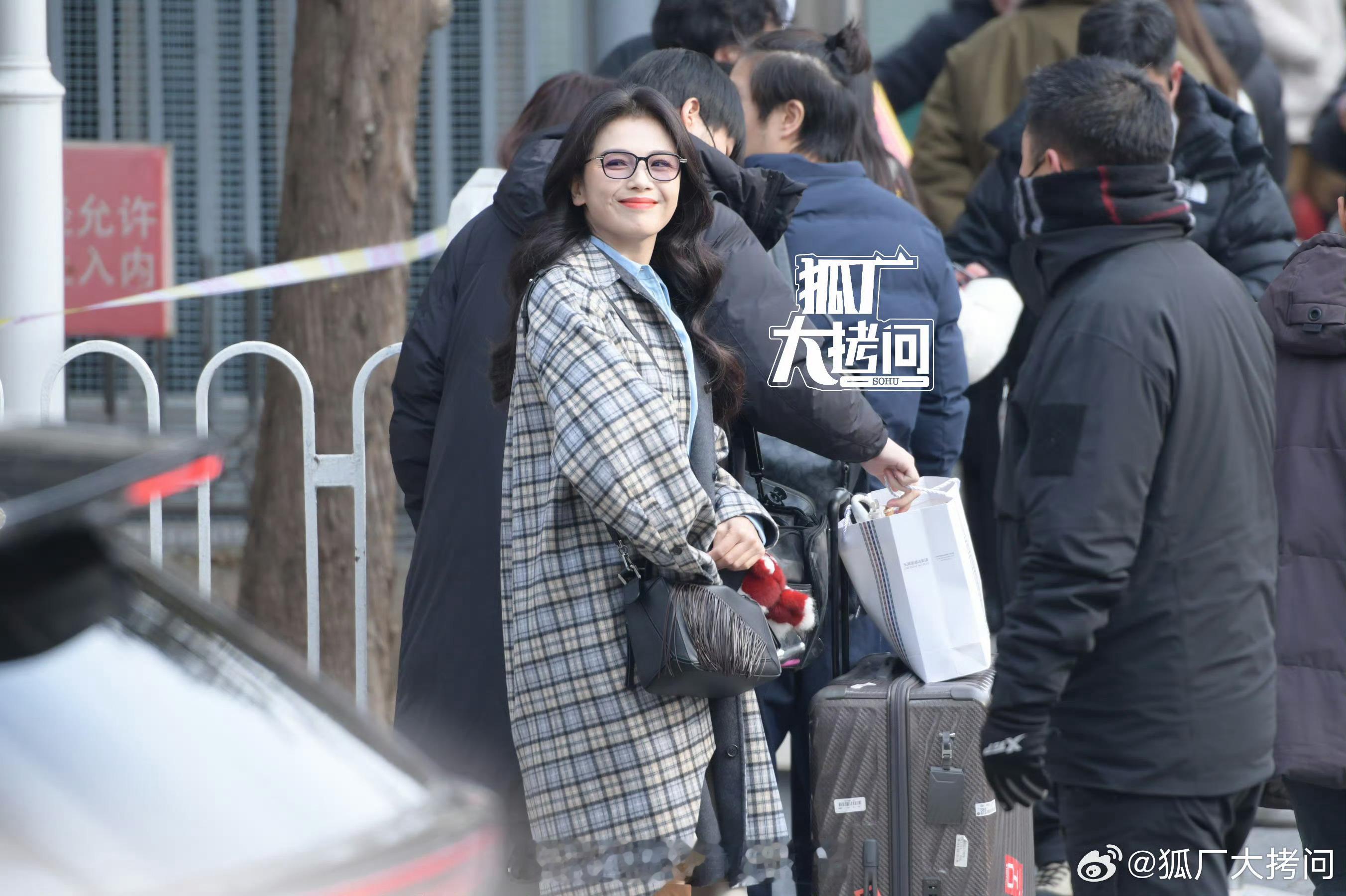 刘涛马年春晚第二次联排 刘涛马年第二次春晚联排上班，即将九登央视春晚近年来的一些