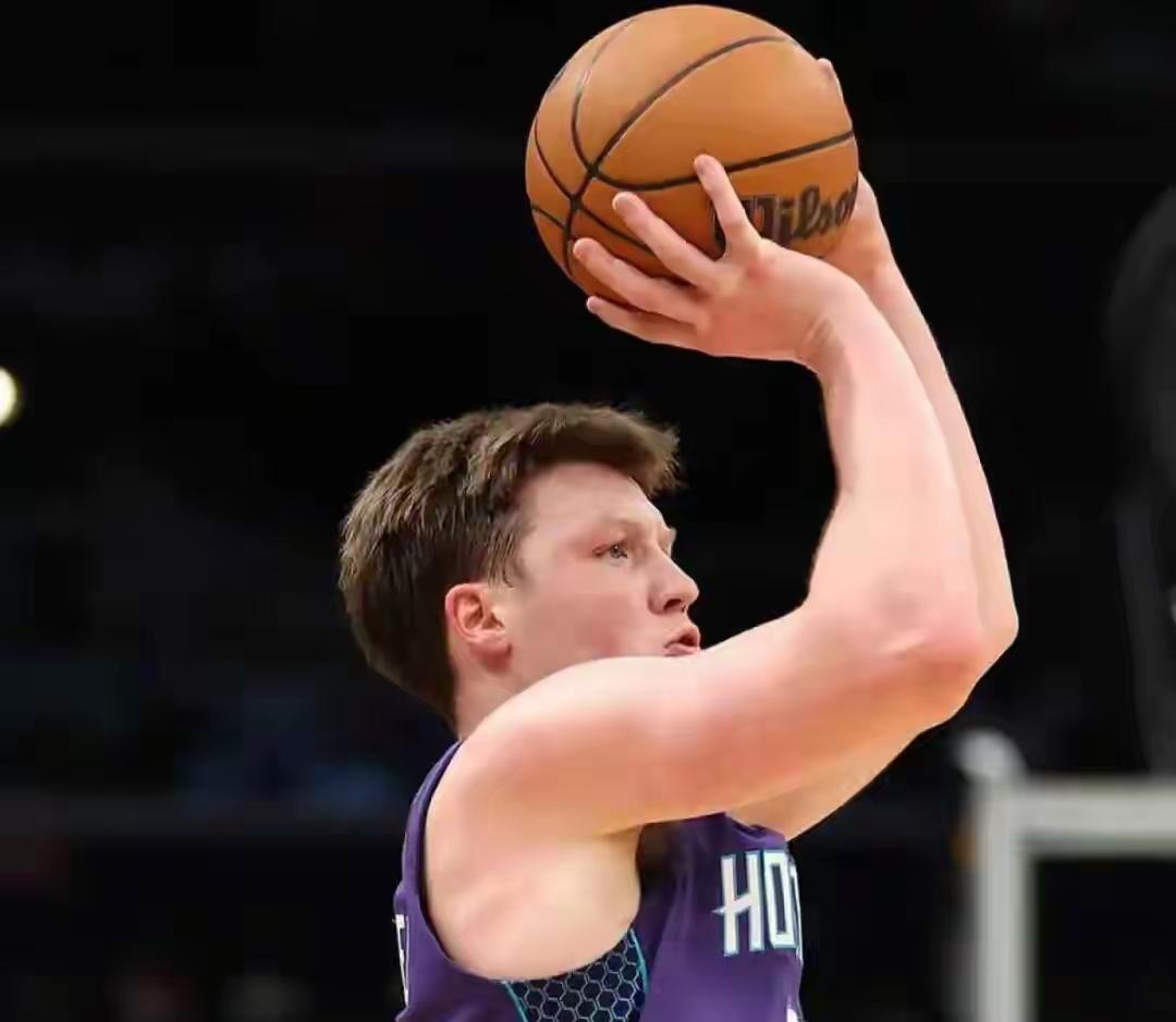 “克神”降临，库里的三分纪录恐将不保。
生涯三分总数超4000、单赛季命中历史最