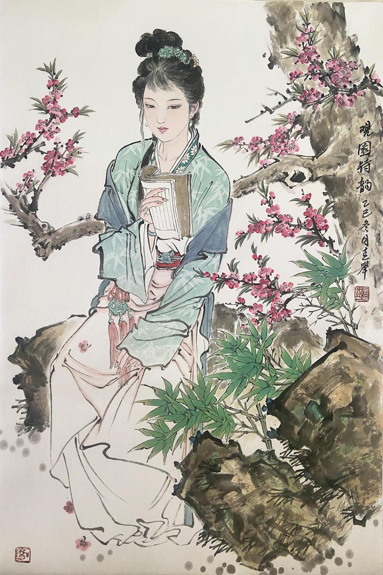 青石为席，竹影为帘，她在桃树下静展书卷。衣袂拂过的风，带着花瓣的轻香；目光停驻的