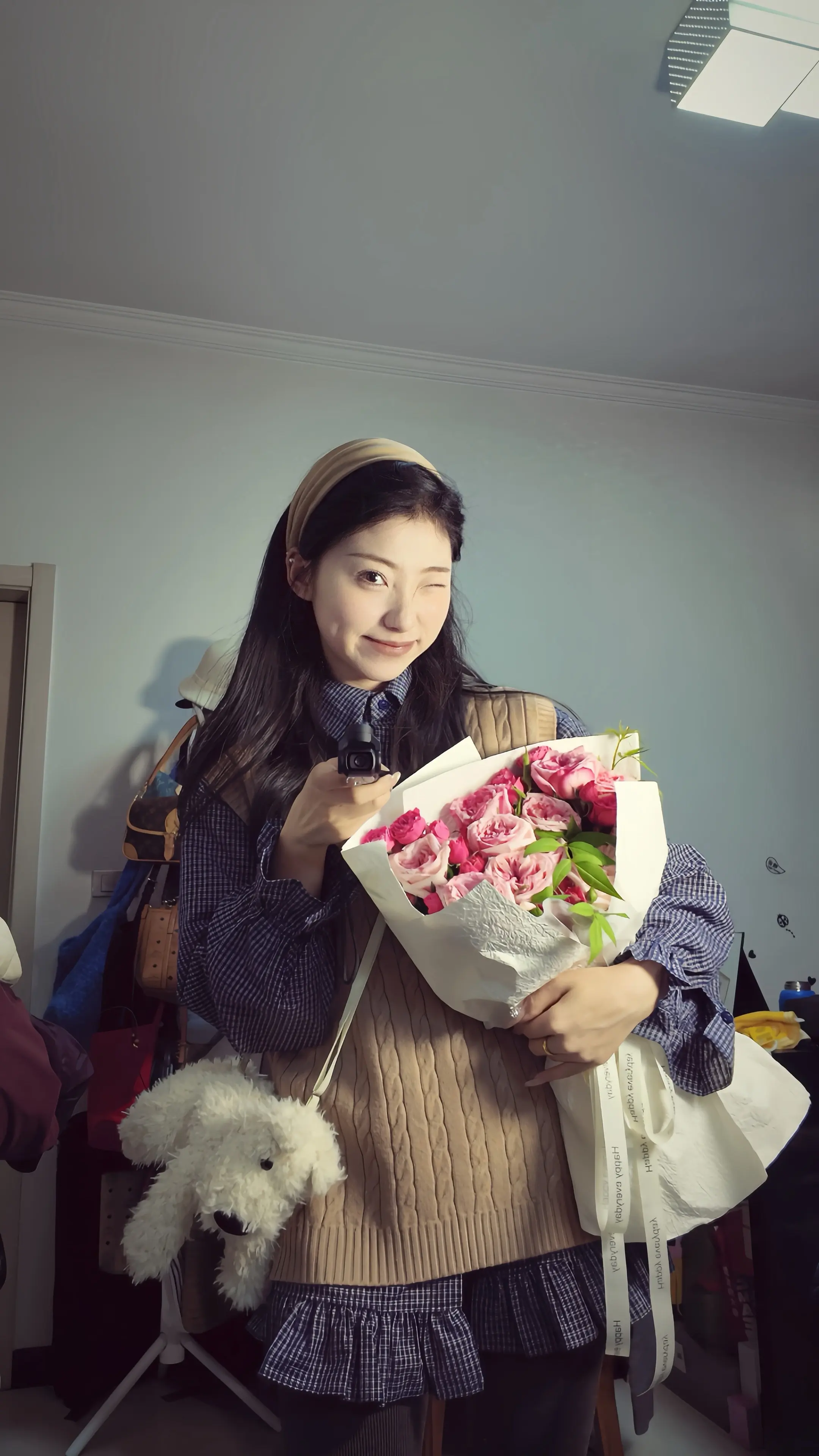 不用抛硬币了 因为幸福已经在手里了.