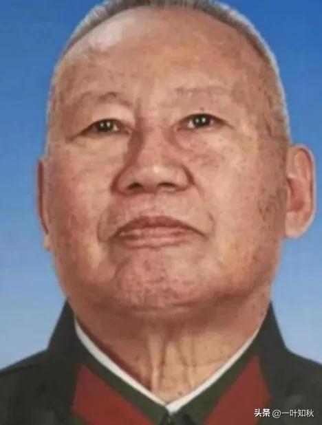 1978年，原空军副司令张积慧被撤职，被关了两年后，转业的他，到成都420厂当副