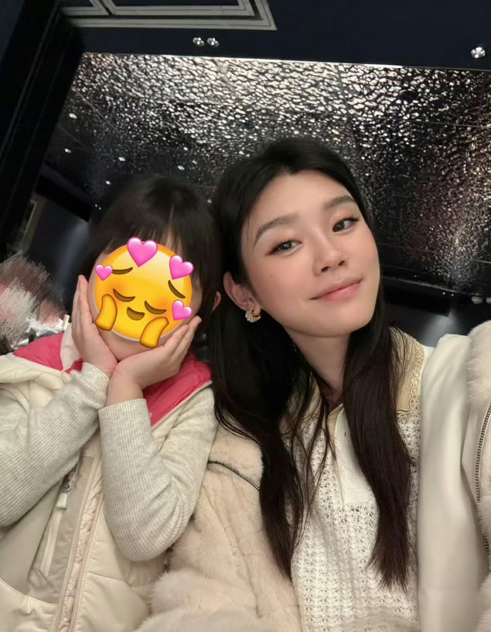 何猷君为奚梦瑶庆37岁生日，这波家庭氛围感直接拉满啊！