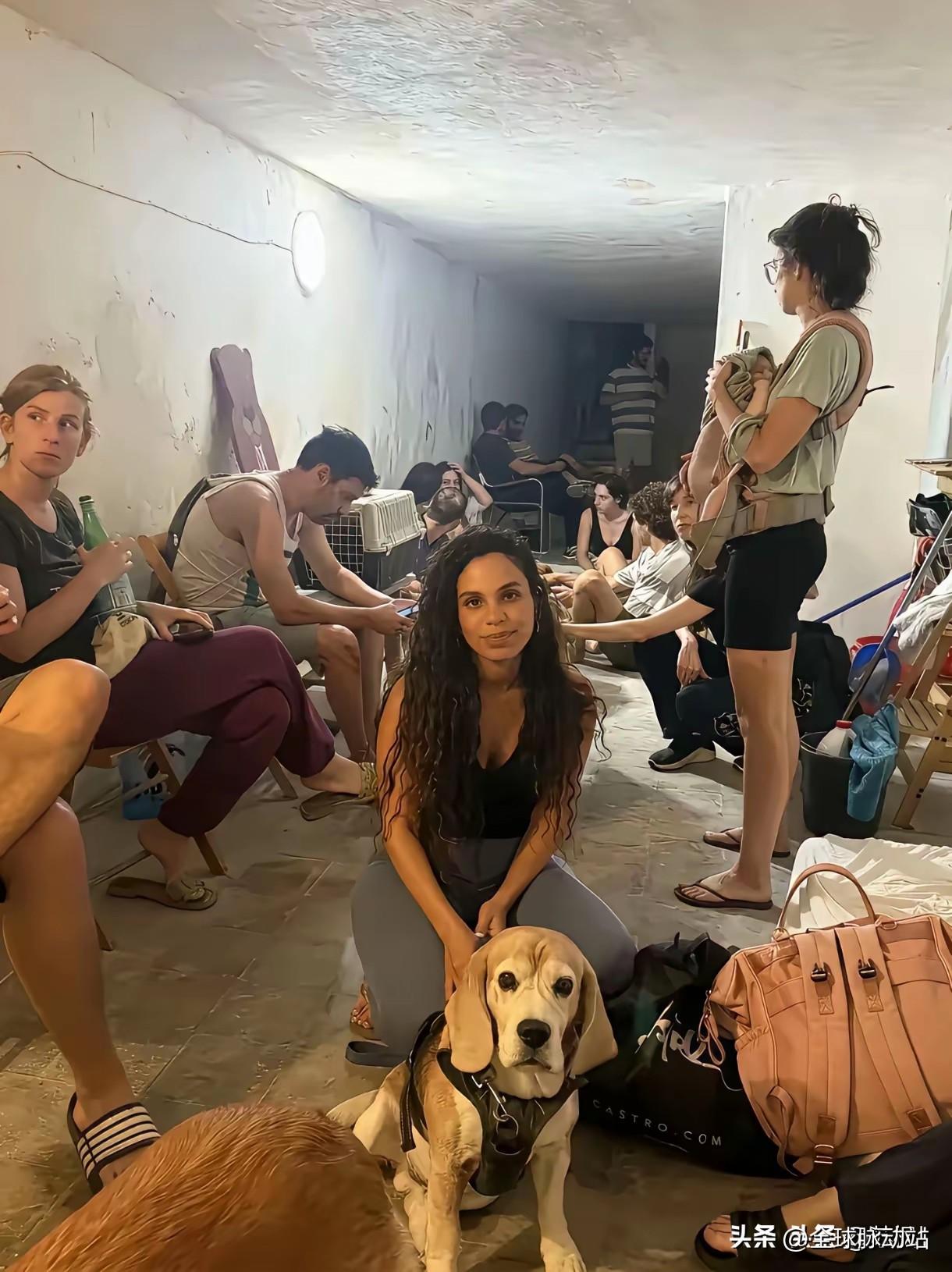 如今不少以色列民众长期居住在地下防空洞里，甚至已经把这里当成了临时的家。
吃喝拉