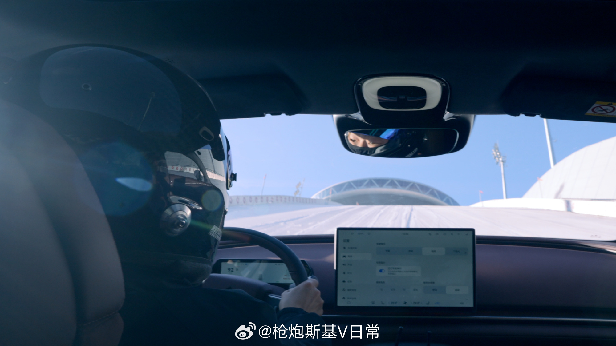 昊铂A800创史上最高最长雪地跳台极限爬坡纪录 今天，广汽昊铂A800正式上市，