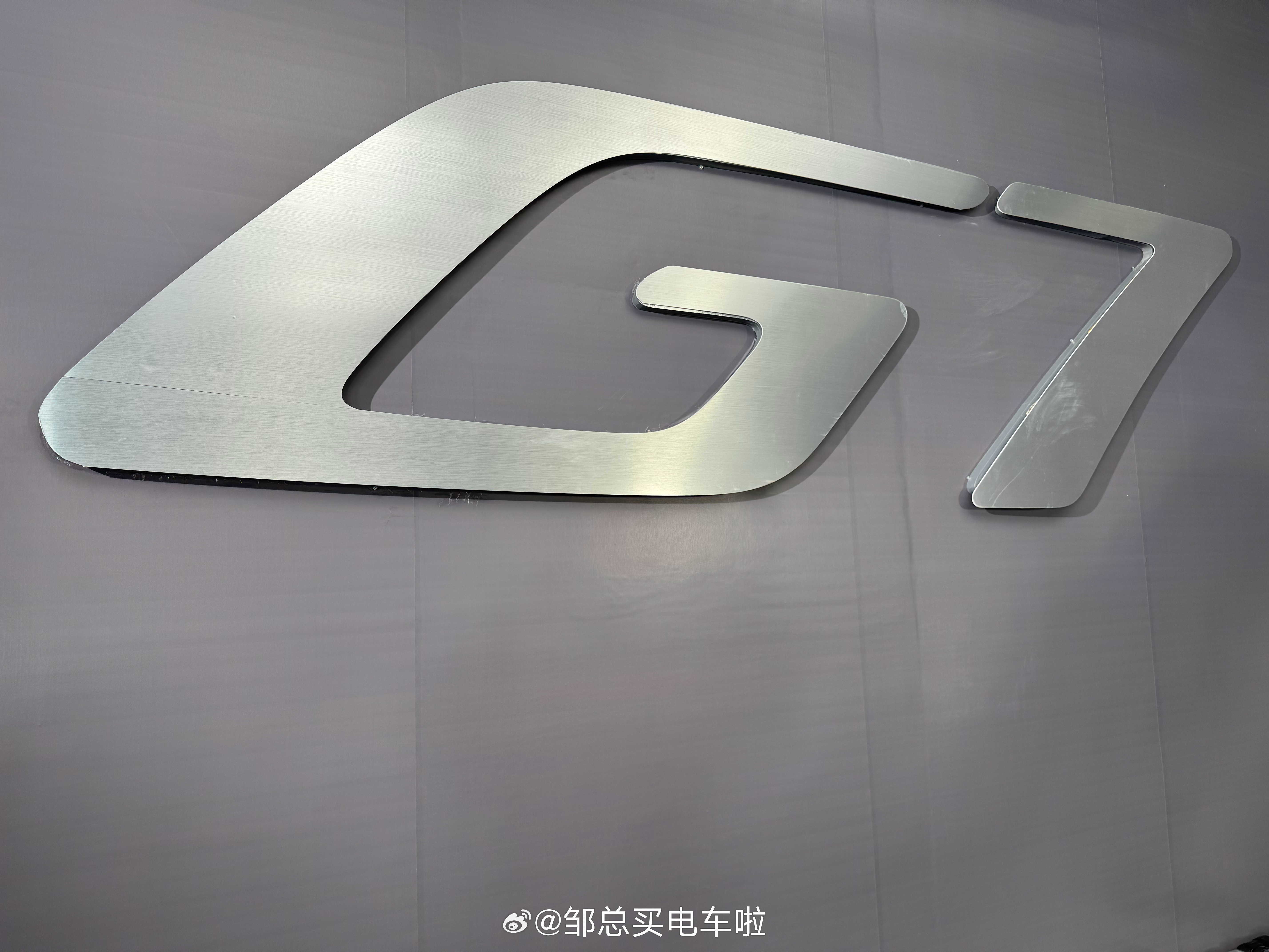 能发的也就这么多了，比起1月10日的工信部车展，我觉得小鹏g7实车比图片好看10