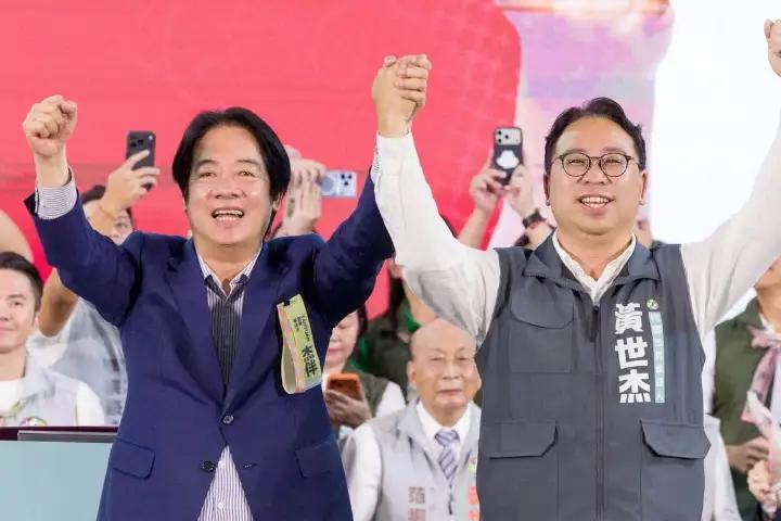 太意外了！赖清德亲自站台都频频“掉链子”，念不出候选人沈伯洋名字当场卡壳！
  