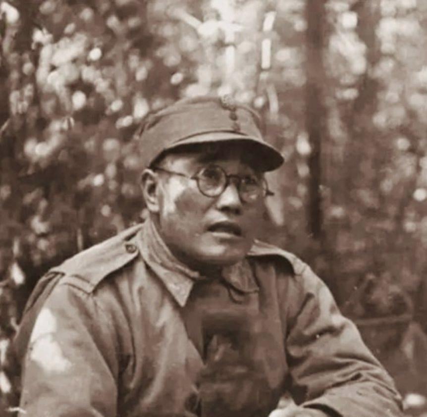 1948年，一个科长带9个人撞上国军5000骑兵，他下车冒充国军师部，3小时后对