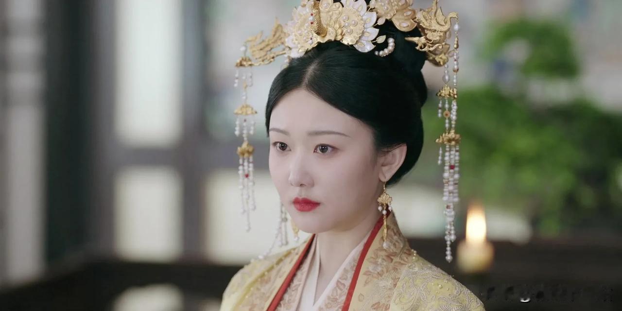 袁雨萱在《柳舟记》剧中扮演了皇后。
也就是当初那个，在石家闺阁中毫无地位可言，庶