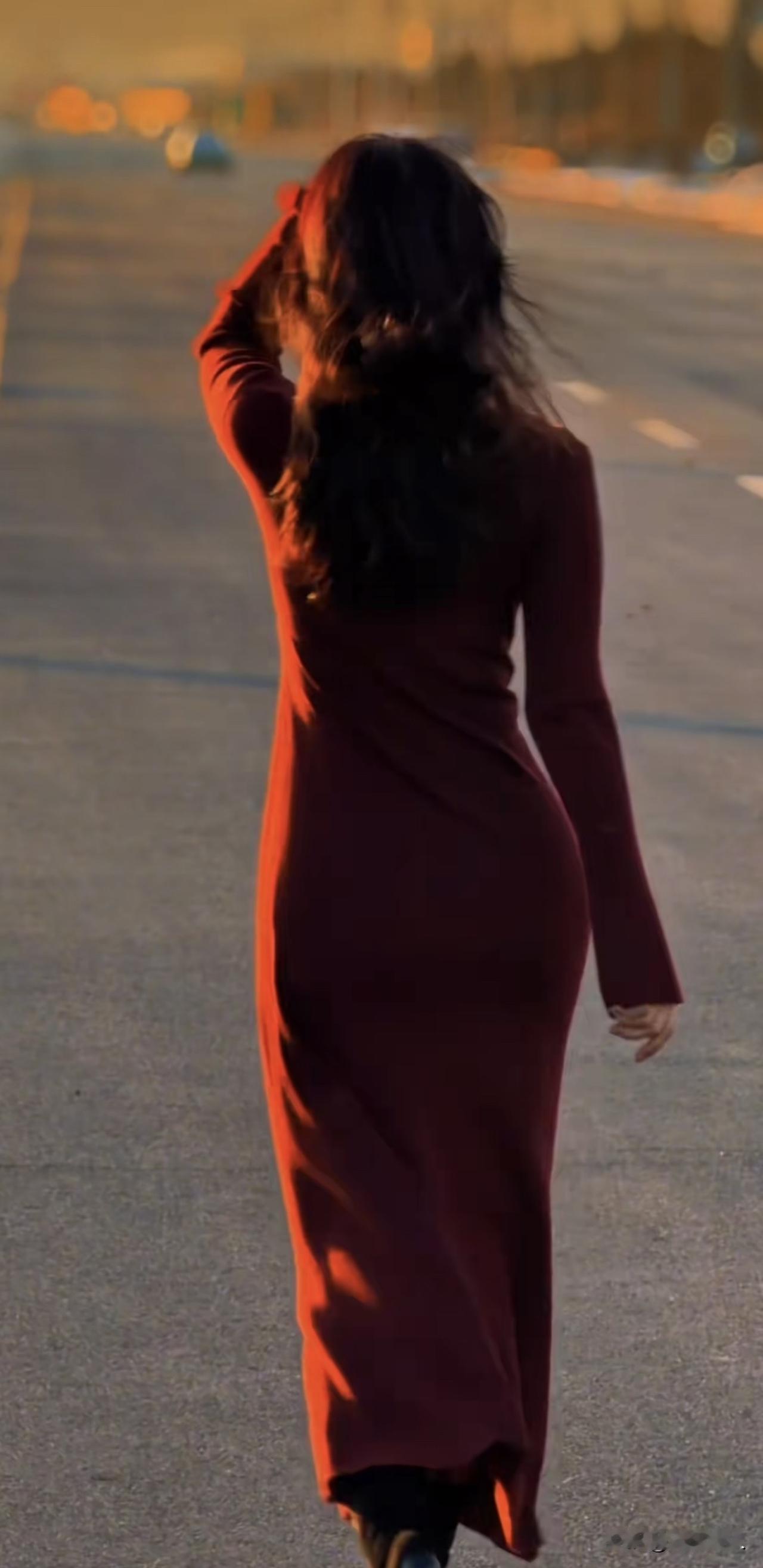 在修行的路上，你会渐渐发觉：

·不是你在渡别人，而是众生在渡你。
·每一次遇见