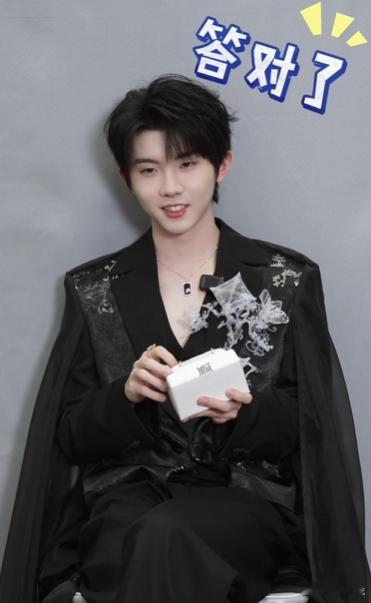马嘉祺猜歌挑战每次听马嘉祺的歌，都能猜出曲名，演唱会一定会很精彩。 ​​​