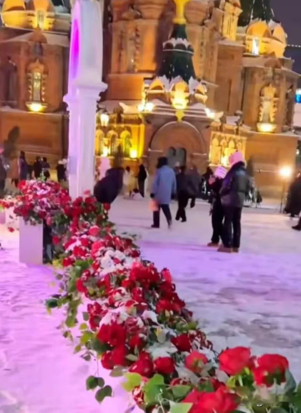 一到冬天就整这死出儿，哈尔滨又开始整活儿了！

哈尔滨是个懂得浪漫的城市，想必去