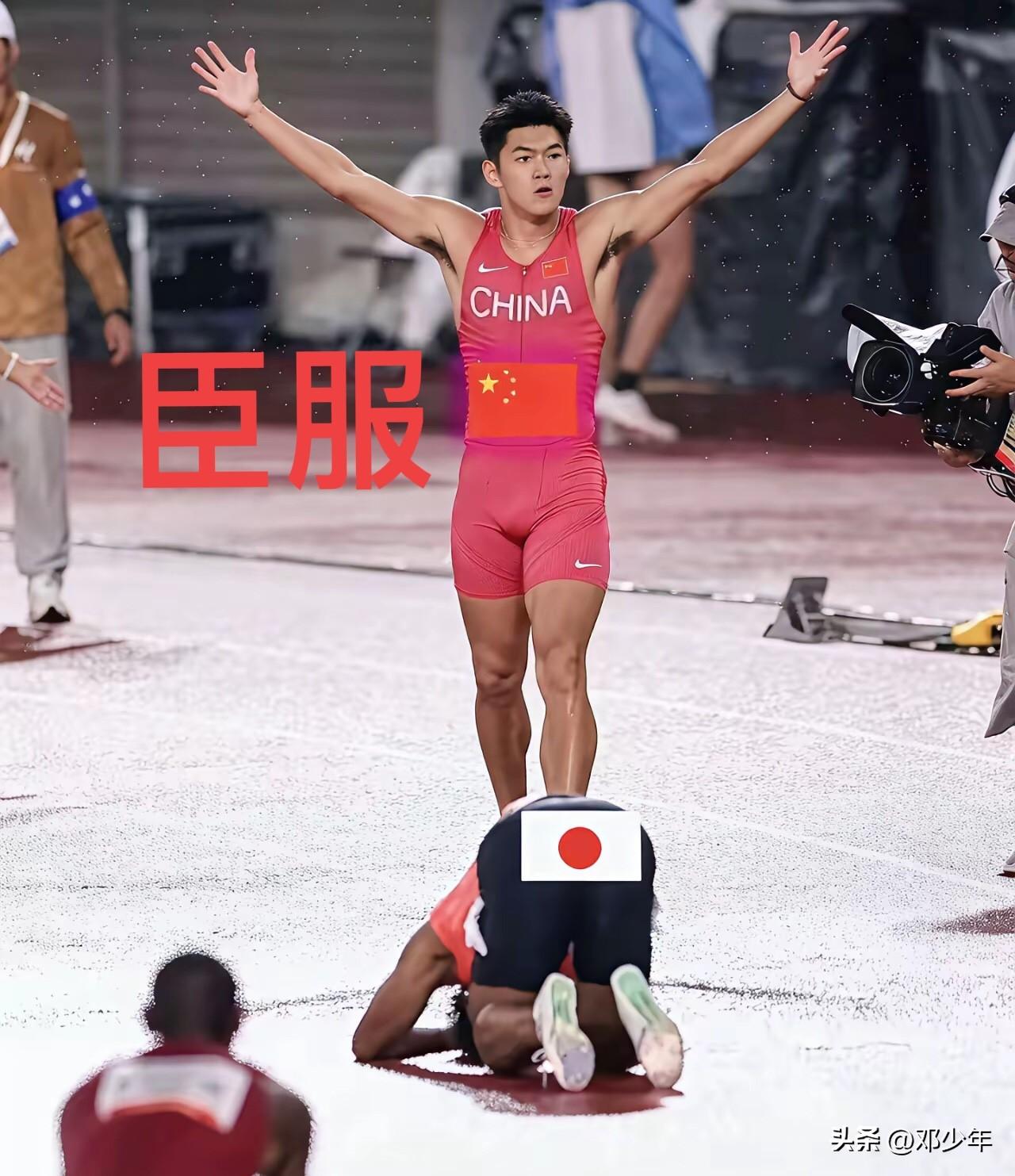 这摄影师太牛了！日本运动员太讲究礼仪了，没拿冠军，但必须给冠军行大礼！
