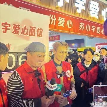 吴克群在公益的路上越走越远从情歌王子到公益人！吴克群这条路走的太暖太稳好爱 