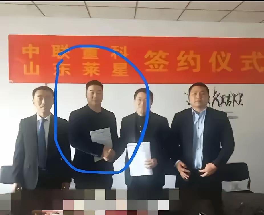华东车讯[超话]  中联重科显然也被突发舆情吓了一跳，紧急发布了官方声明。声明里