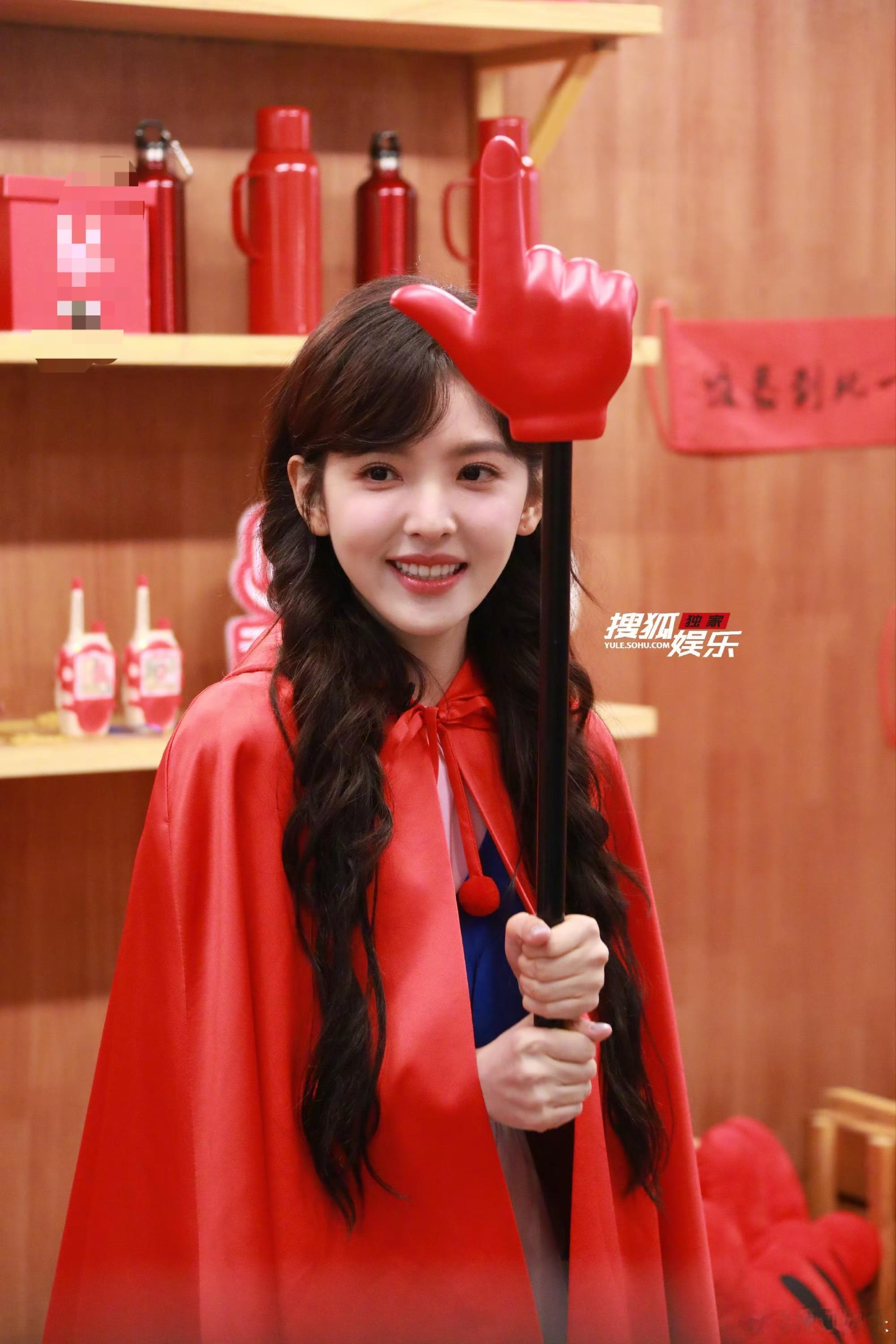 章若楠小红帽生图生图来了，好美的小红帽[抱一抱]章若楠小红帽造型 ​​​