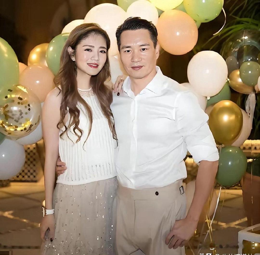 安以轩想代坐牢的老公陈荣炼从银行取存款四千多万，被拒了。很多人骂银行不通人情，我