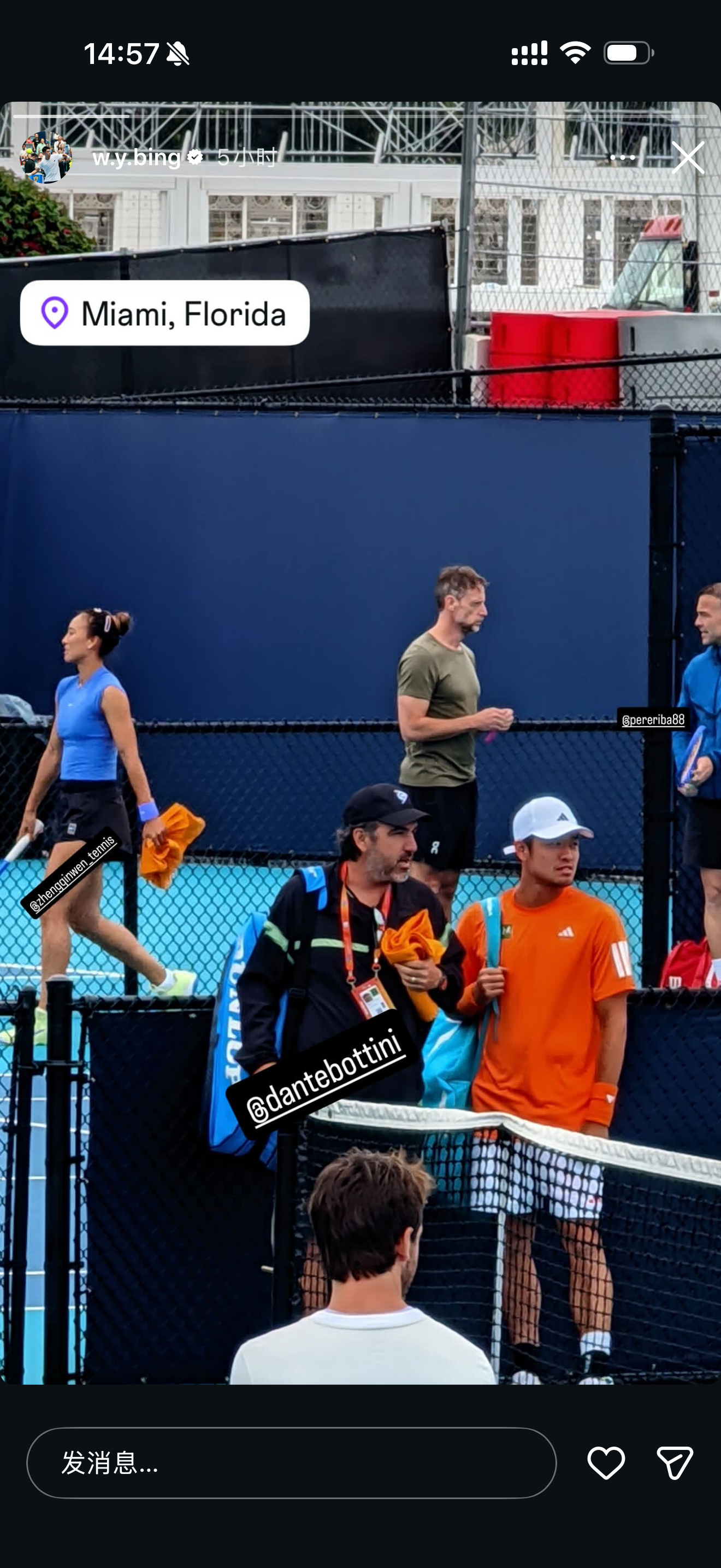 迈阿密1000赛 阿昺ins发了一条动态，和郑钦文郑钦文 俩人在隔壁场训练，然后