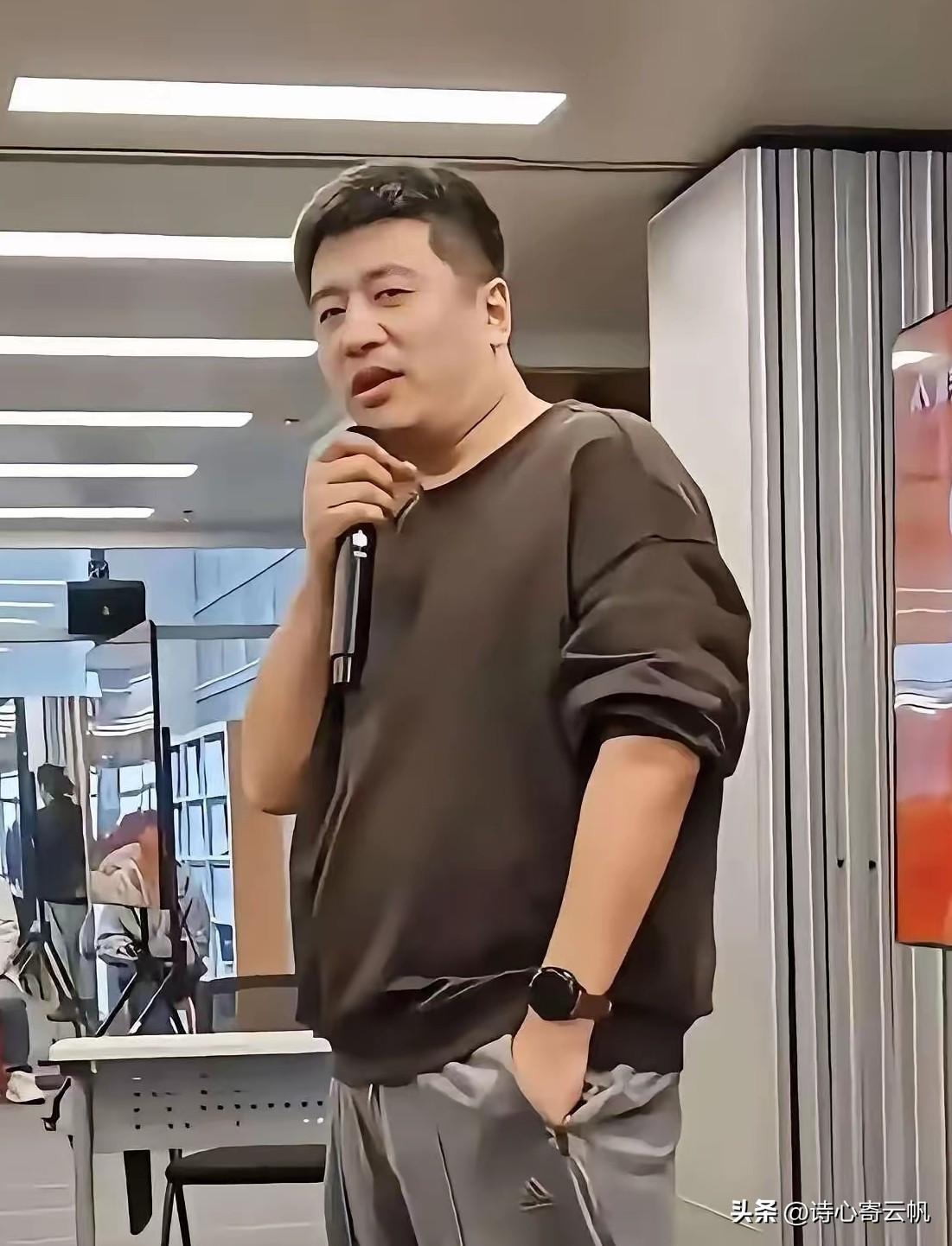 我同事老公刚好在张雪峰公司上班，今天突然就说老板走了，太突然了！他说，老张这个人