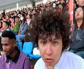 太湖德比热身赛竟然炸出了两万多球迷！这氛围，连乌兹别克斯坦留学生石龙都直呼“特别