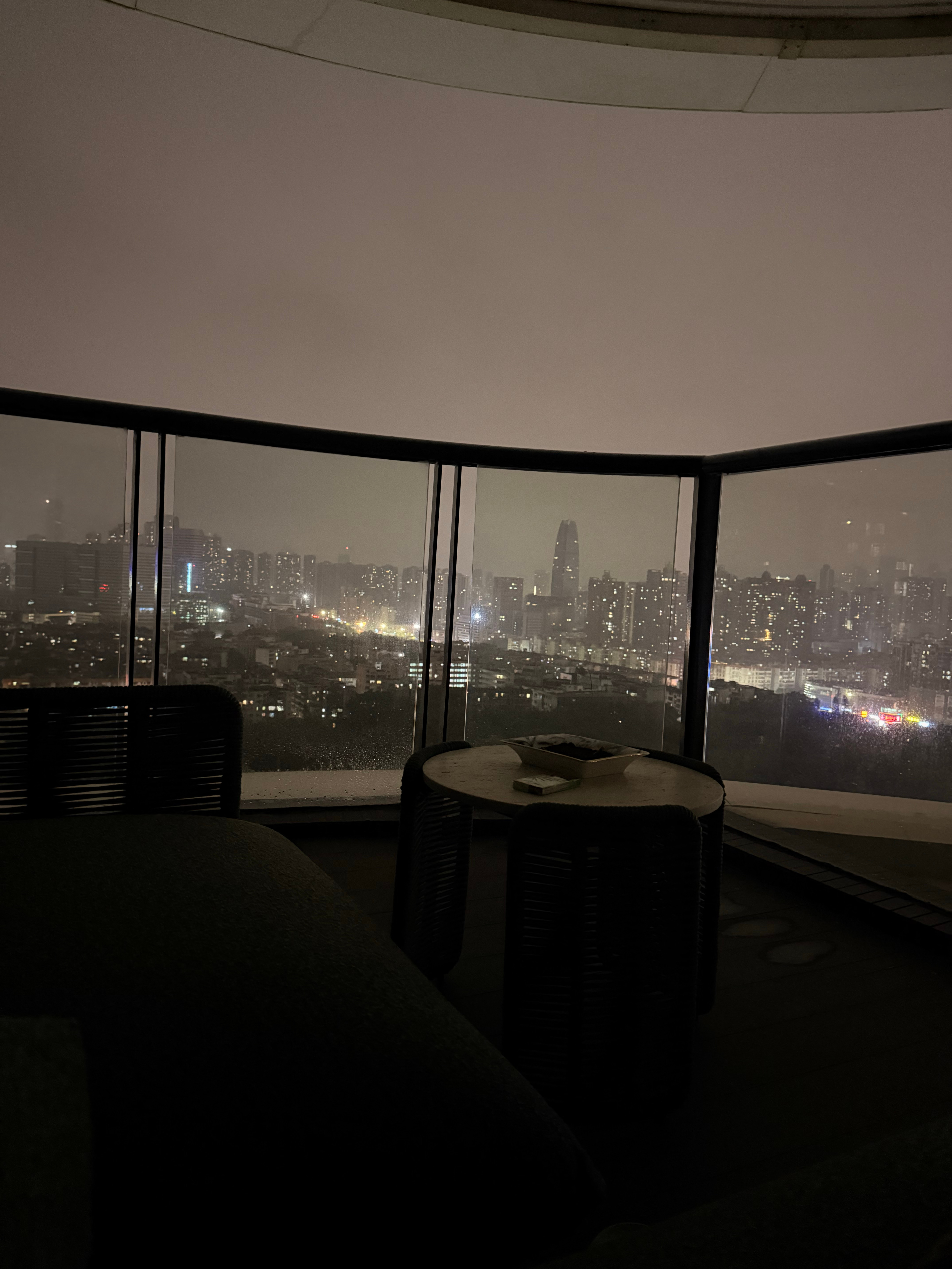 我在阳台听打雷下雨😂一边刷着穿越短剧 一边还要跟你们报备一下[阴险] ​​​