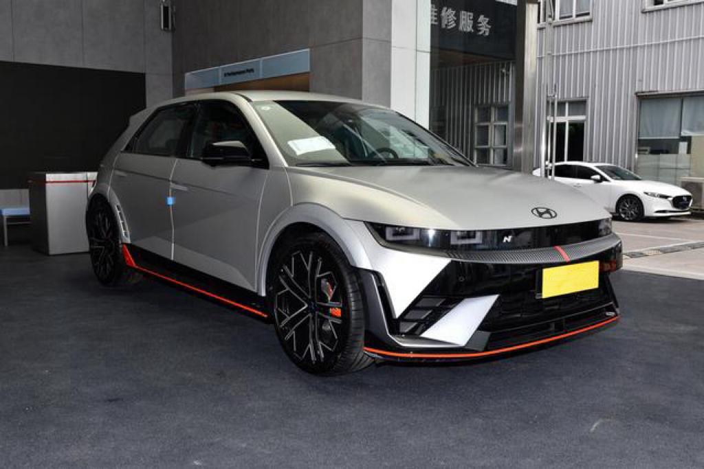现代IONIQ 5 N上市了，这车居然比老款车的价格上调2.42万元，很少有车企