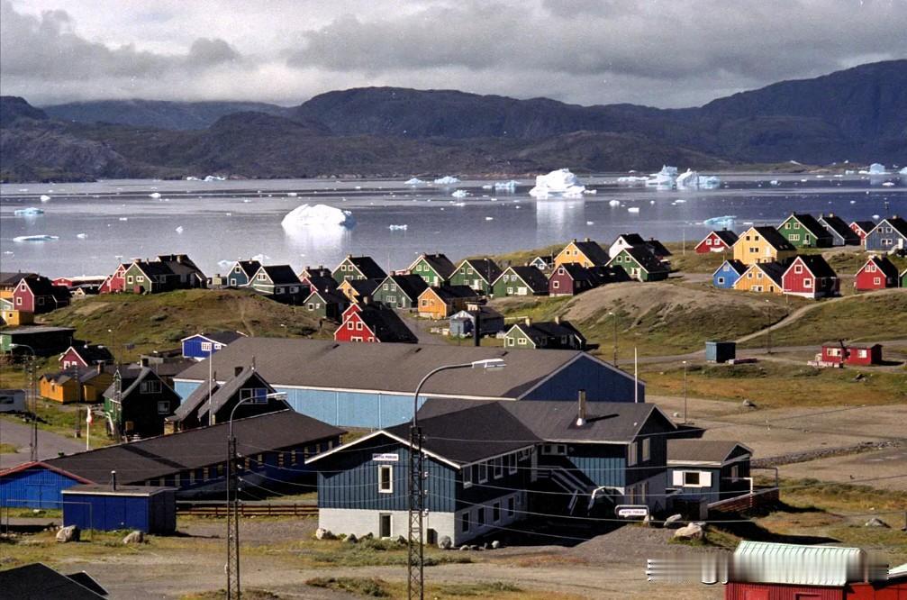 【美欧将现巨大裂痕】
    英媒1月10日报道，英国正与欧盟就向格陵兰岛派遣北