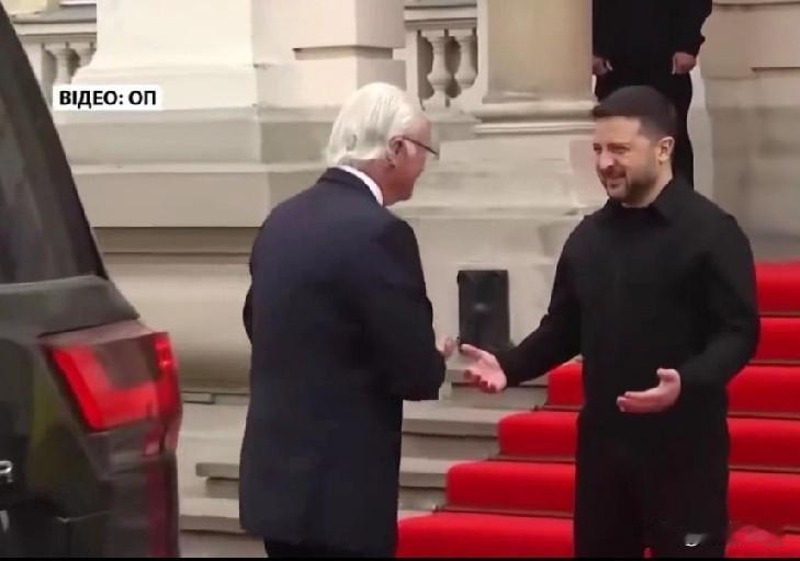 瑞典国王不与泽连斯基握手，后者很尴尬

事件速览（2026-04-17，利沃夫）