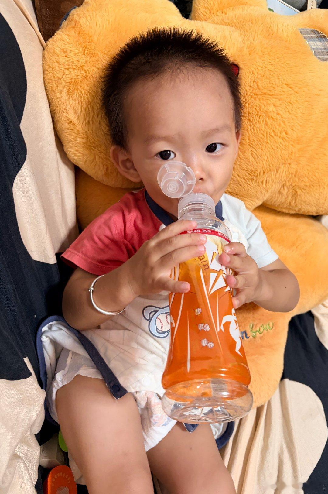 狗男人，想着下班可以早点回来帮忙看娃的，没想到跟着老板出去了，我问又给我说又喝酒