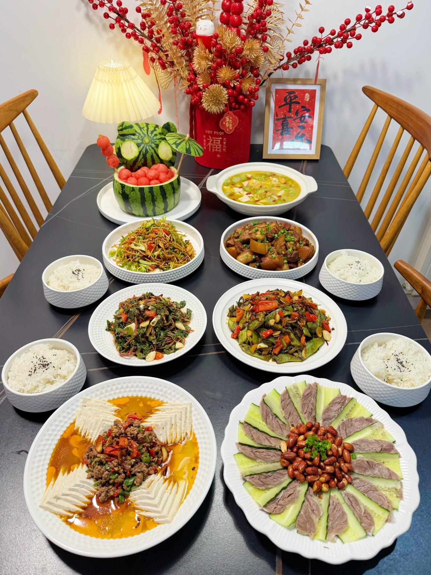 👵有一个会做饭的婆婆，是一种运气😊。不夸张的讲，每一道都超好吃～ ...