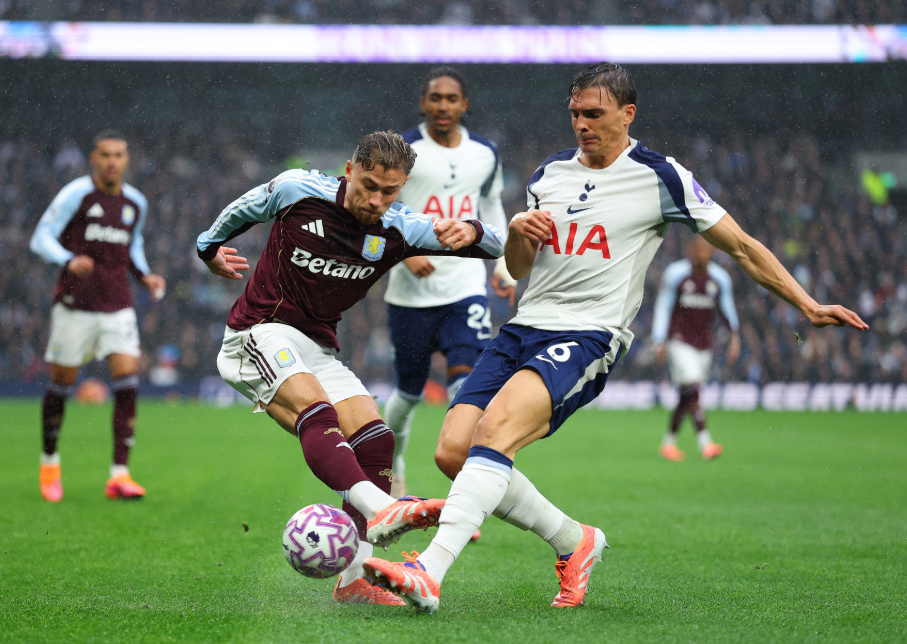 帕利尼亚回击卡拉格：他连C罗都能批评，毕竟是靠议论别人上电视热刺中场帕利尼亚日前