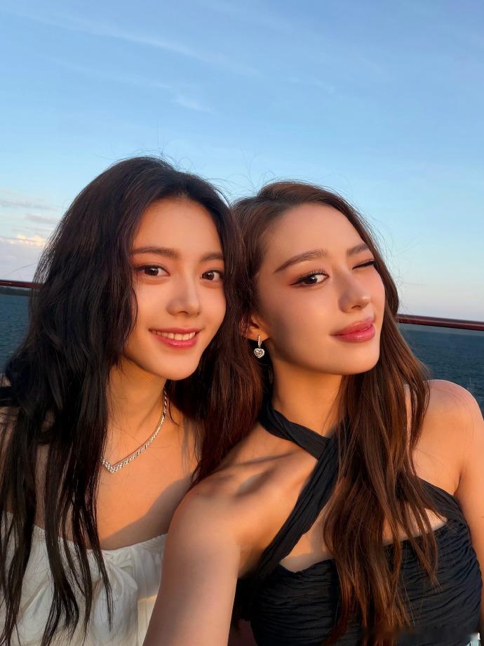 吉娜赵今麦合照吉娜赵今麦合照 