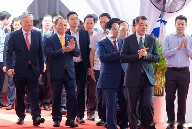 越南内部整合，从原来的63个省，合并成34个两层机构，机构以减少，原来机构里的工