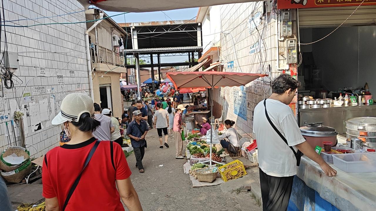 我退休后本来老家在东北，一天夜里我忽然想起来，我应该走出去，去哪里呢？我选择了西