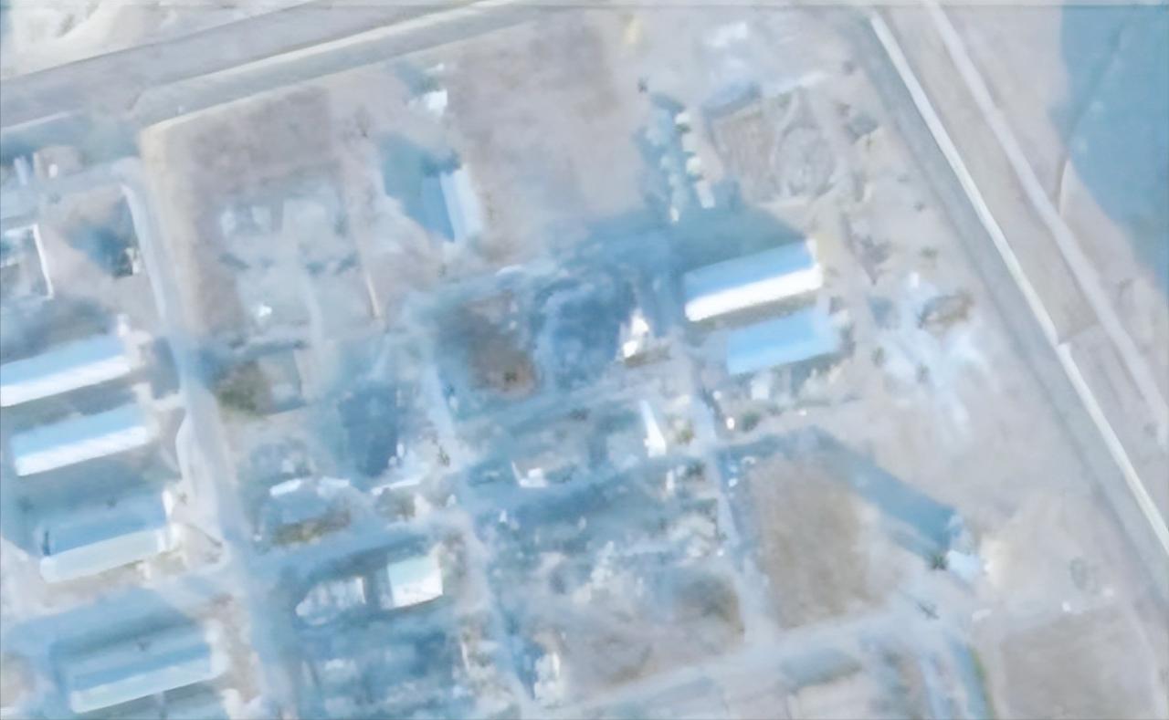 最近国际上出了个大消息，伊朗伊斯法罕核设施的所有地下隧道入口全被泥土封死了，这波