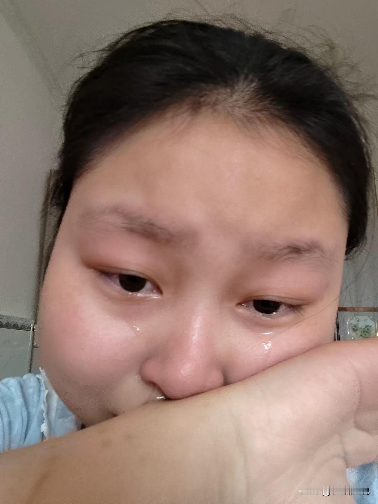 我“何错之有？”以至于让儿子把我拉黑，无非只是想给他再找个爹，毕竟他亲爹已经离开