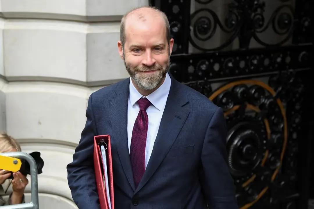 来自英国天空新闻7月28日的消息说，英国商业和贸易大臣乔纳森·雷诺兹公开披露，英