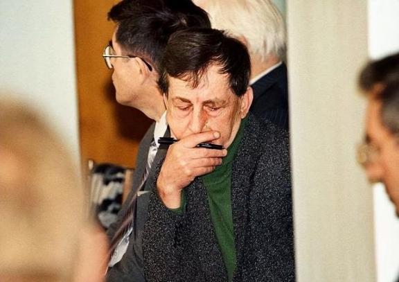 1978年，苏联一位物理学家，不小心被高辐射的粒子光速击穿脑袋，然而，奇迹发生了