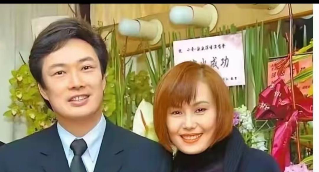 71岁的费玉清晚年生活过得太惬意了，他没结婚生孩子，一个人住在妈妈留下的三层小楼