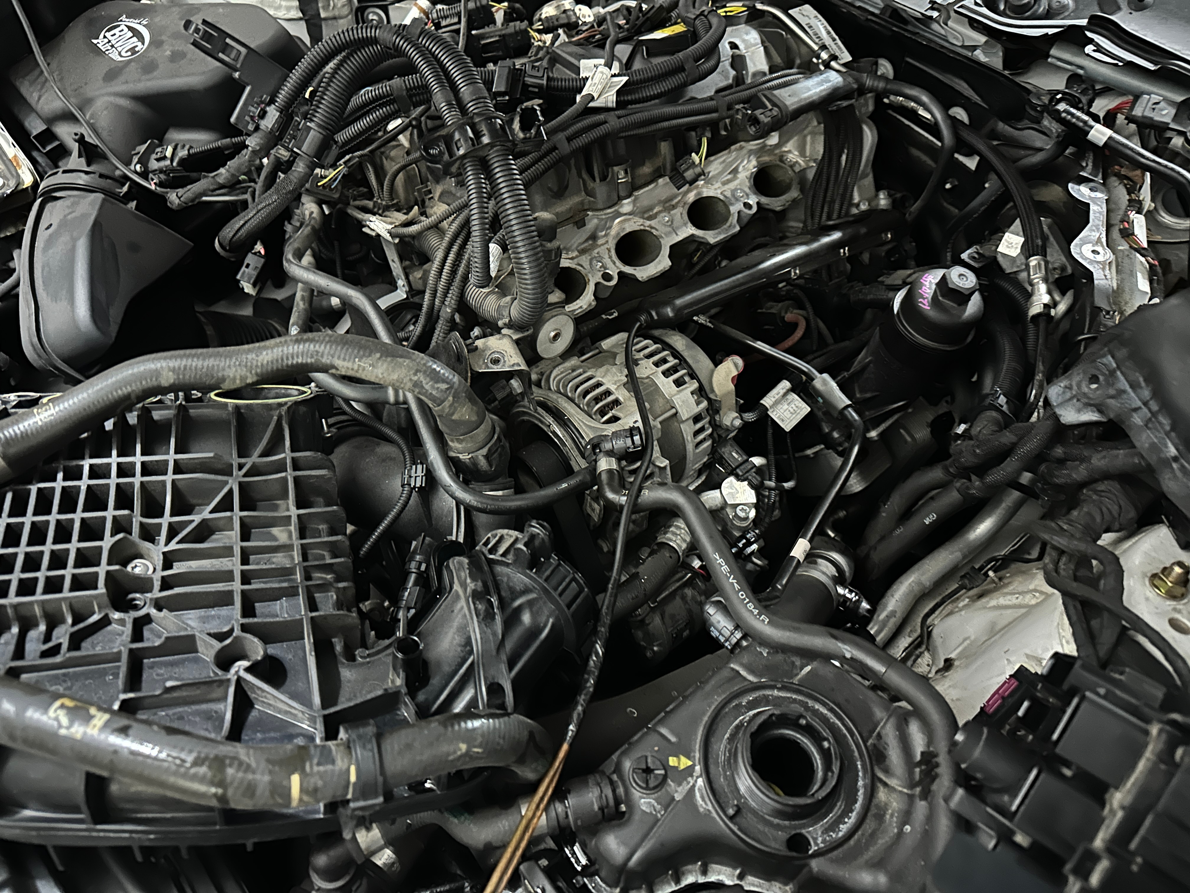 终于找到这个B48漏水的点了。又明白一个阴险毒辣招数。一个宝马，防冻液壶里面居然