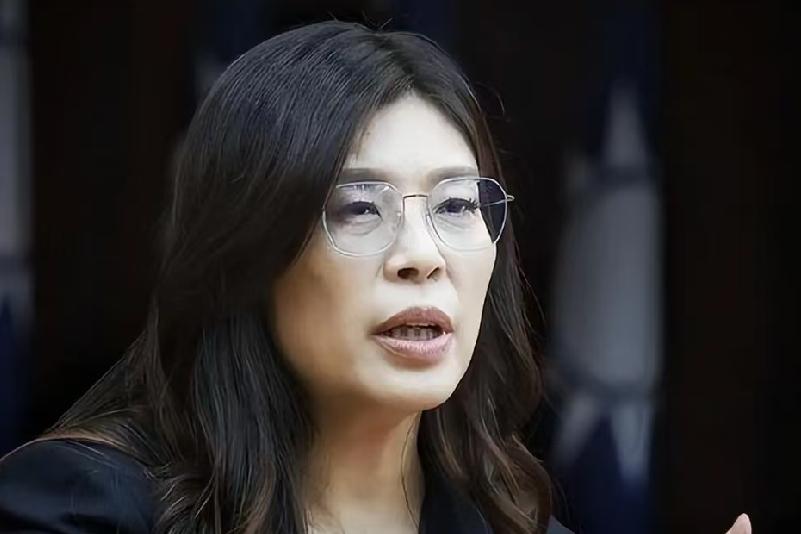 不少人总把激进“台独”当作唯一防范目标，殊不知裹着温和外衣的软性分裂言论，才更容