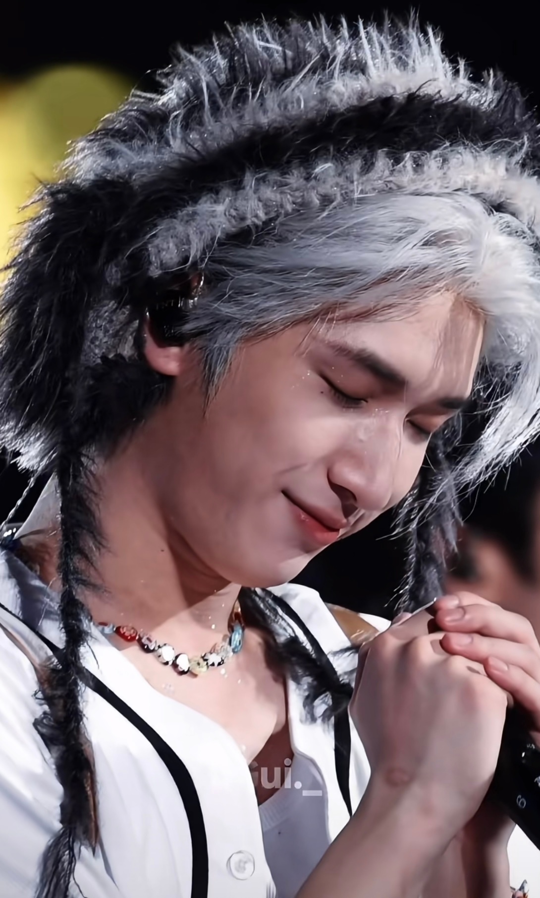 看封面小图时候我真的以为  他流泪了🥲 