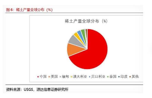 朝日电视台的一档早间节目突然变成了“焦虑现场”，评论员玉川彻在镜头前拍桌子发问：
